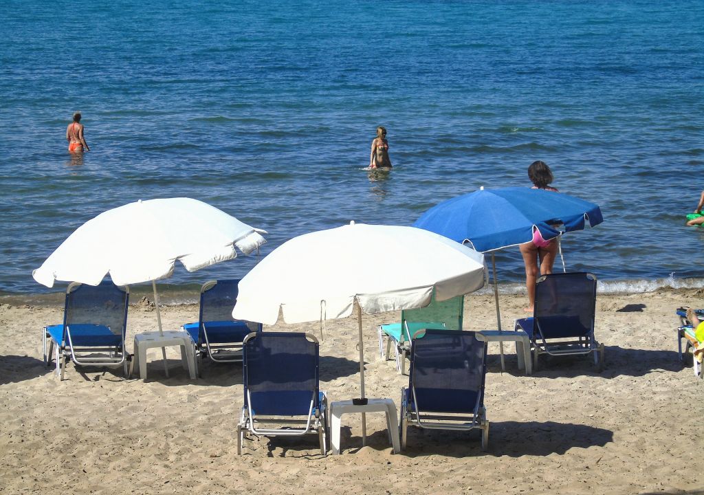 Ασφυκτική ζέστη και την Κυριάκη – Στο «κόκκινο» ο υδράργυρος