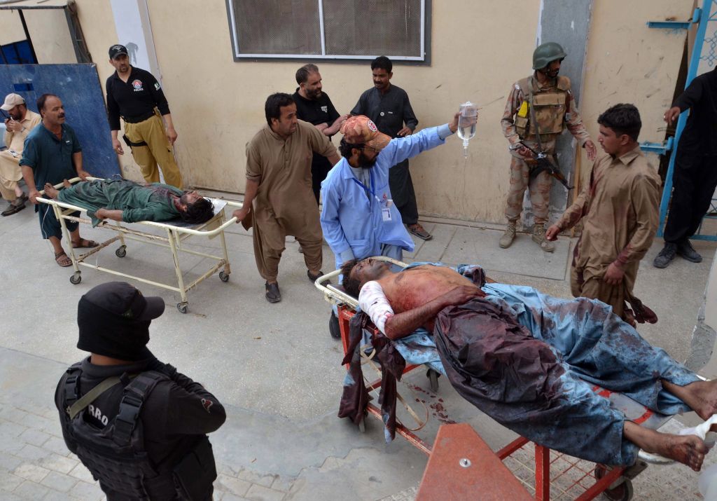 Το ΙΚ αιματοκύλισε το Πακιστάν – 128 νεκροί από επίθεση αυτοκτονίας