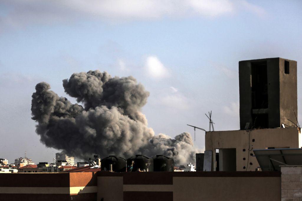 Δύο νεκροί κι ένας τραυματίας σε έκρηξη σε κτίριο στη Γάζα
