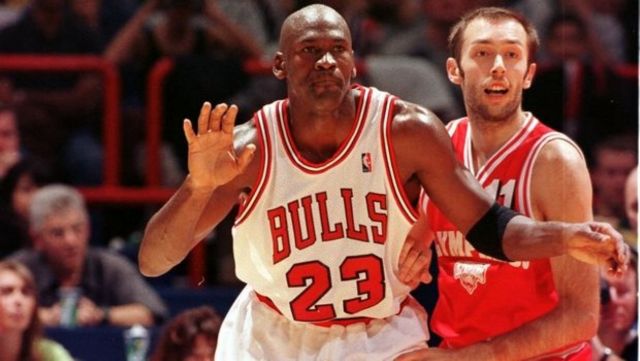 Ερυθρόλευκη πυξίδα