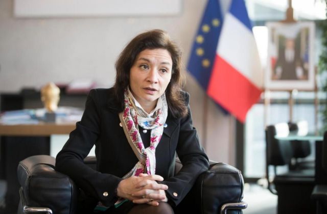 Επιχείρηση γοητείας τραπεζιτών από το Παρίσι