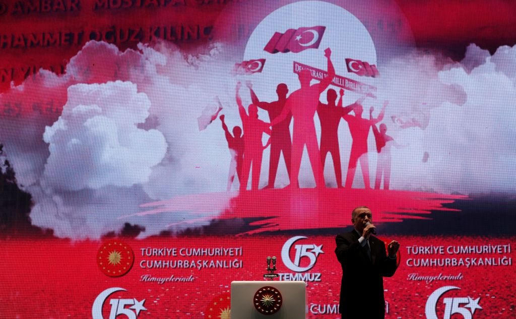 Απειλές Ερντογάν κατά της Ελλάδας: «Ξέρουμε ποιοι προστάτεψαν τους πραξικοπηματίες»