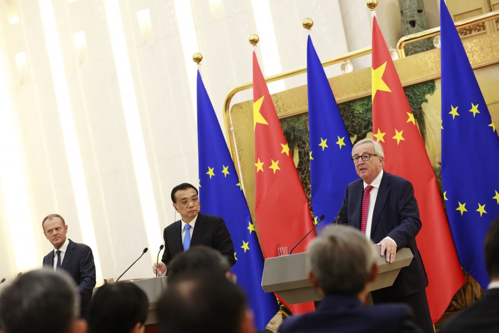 Σύνοδος ΕΕ – Κίνας: Αντίβαρο στους αμερικανικούς δασμούς ζητά η Κίνα