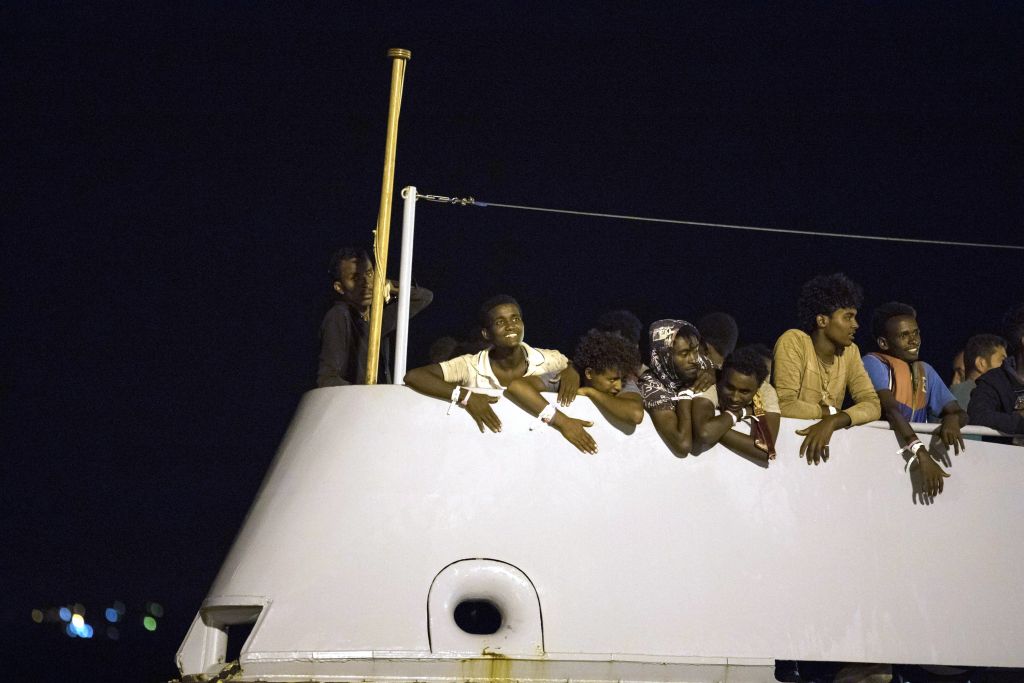 Τέλος στην «Οδύσσεια» των 450 προσφύγων στη Σικελία