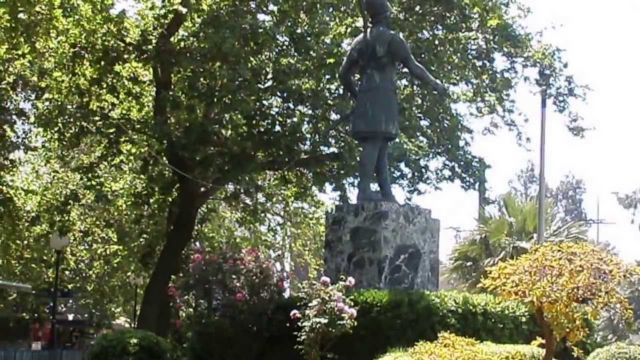 Κατεδαφίσεις στον Τιτάνιο Κήπο στον Πειραιά