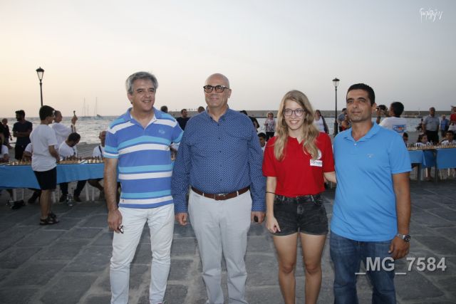 Μια εκπληκτική Ελληνίδα: Σε 5 ώρες έκανε ματ σε 31 αντιπάλους