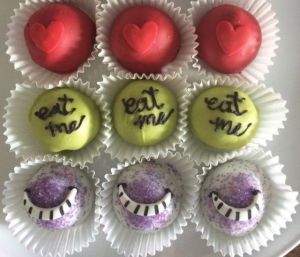 Τι είναι πιο γλυκό; Το μέλι ή μια καραμέλα; Το νερό έχει την απάντηση!