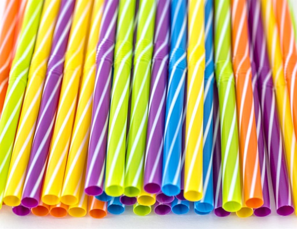 Τα ξενοδοχεία Marriott καταργούν τα πλαστικά καλαμάκια