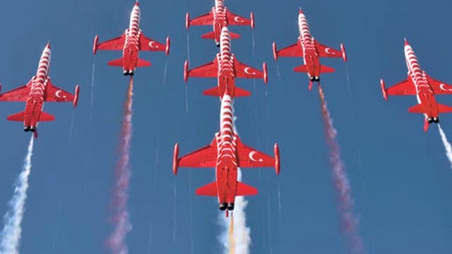 Τουρκικά αεροσκάφη στους εορτασμούς για την εισβολή στην Κύπρο