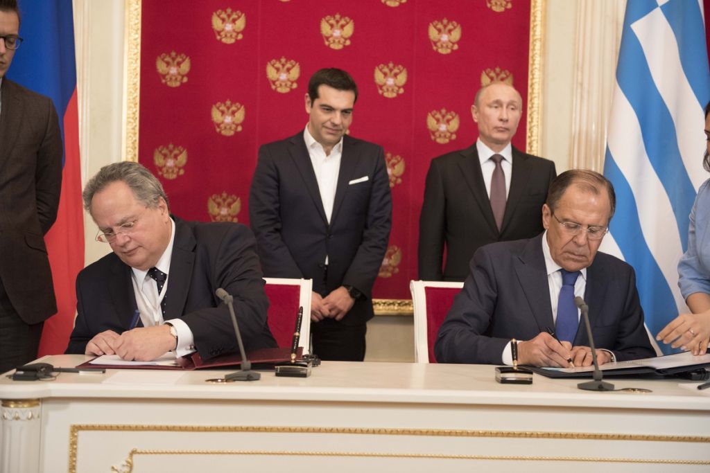 Αναβάλλεται η επίσκεψη Λαβρόφ – Η ρωσική «αρκούδα» δείχνει τα δόντια της