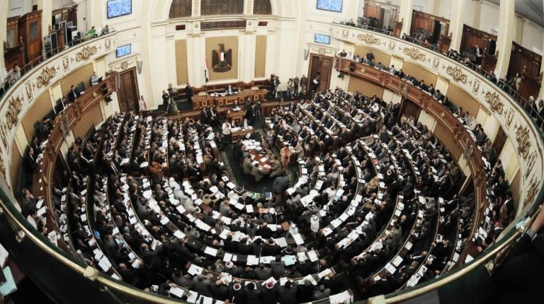 Αίγυπτος: Περικοπές σε κυβερνητικές συντάξεις προτείνει η Βουλή
