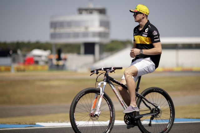 Παρέα με Καρέλη