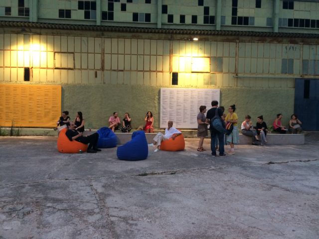 Η αυλή της Πειραιώς