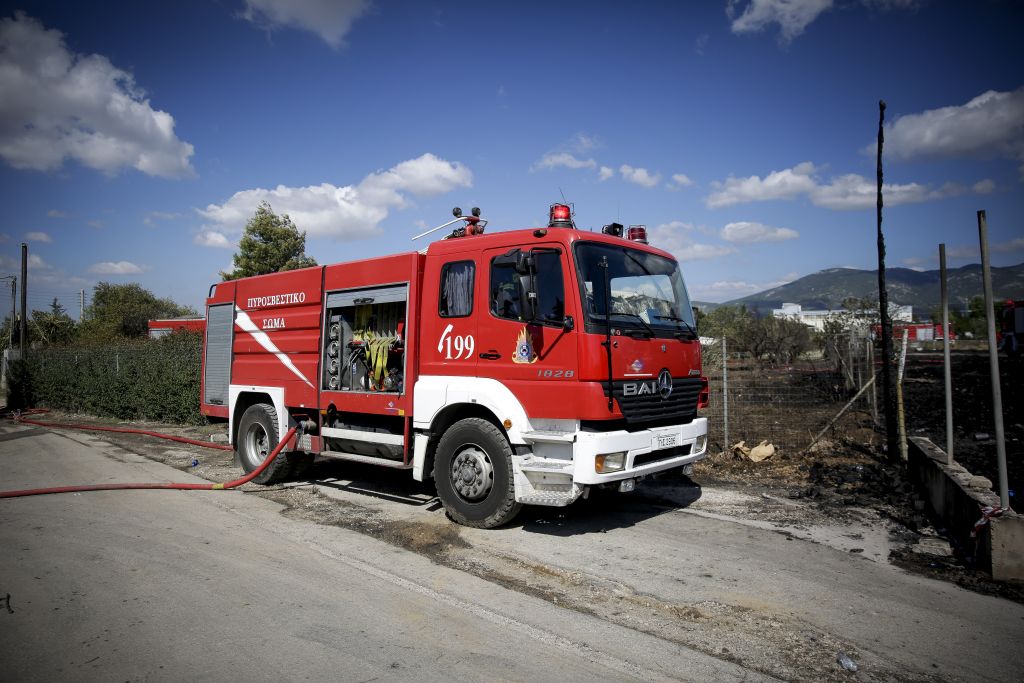 Υπό μερικό έλεγχο οι πυρκαγιές σε Ζάκυνθο και Εύβοια – Φωτιά και στην Πάρο