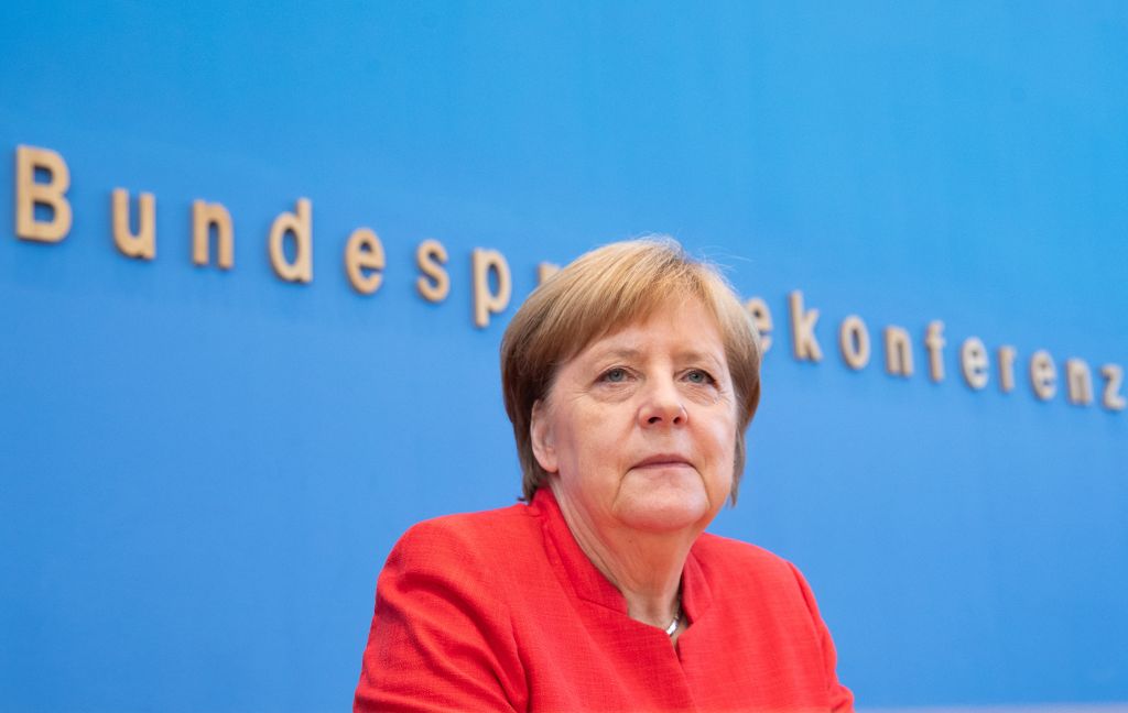 Η Μέρκελ χαιρέτισε την πρόσκληση Τραμπ για νέα συνάντηση με τον Πούτιν