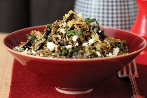 Καλοκαιρινή και πεντανόστιμη σαλάτα με φακές και φέτα