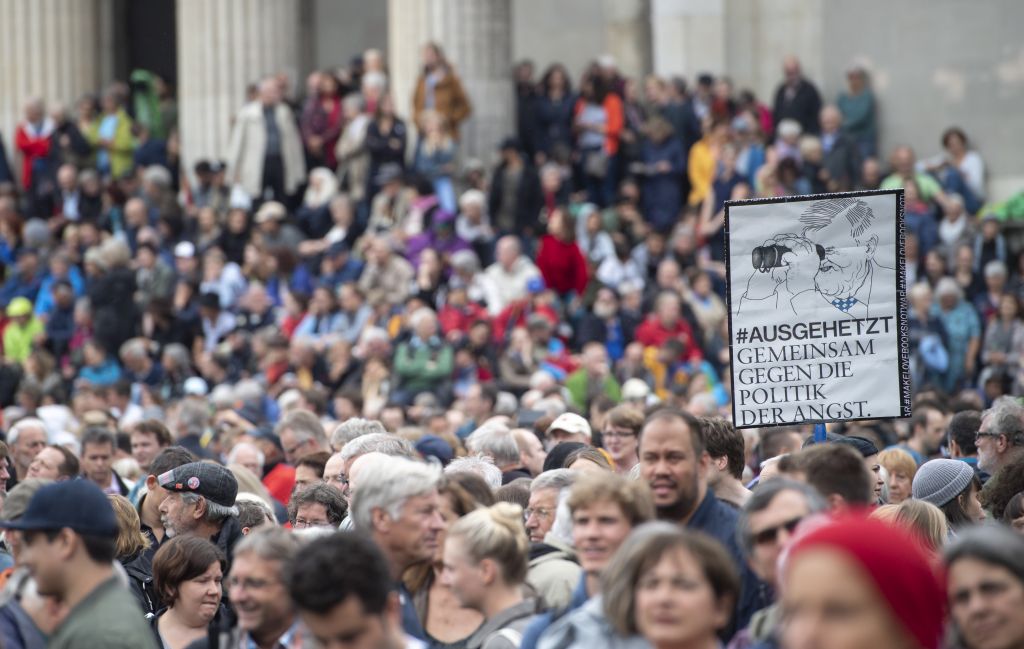 Στους δρόμους 25.000 διαδηλωτές κατά των συμμάχων της Μέρκελ