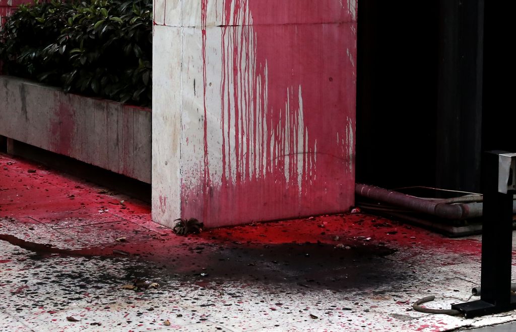 Εκτός ελέγχου ο Ρουβίκωνας με τις επιθέσεις – «Δεν συνελήφθη ο καμεραμάν», υποστηρίζουν