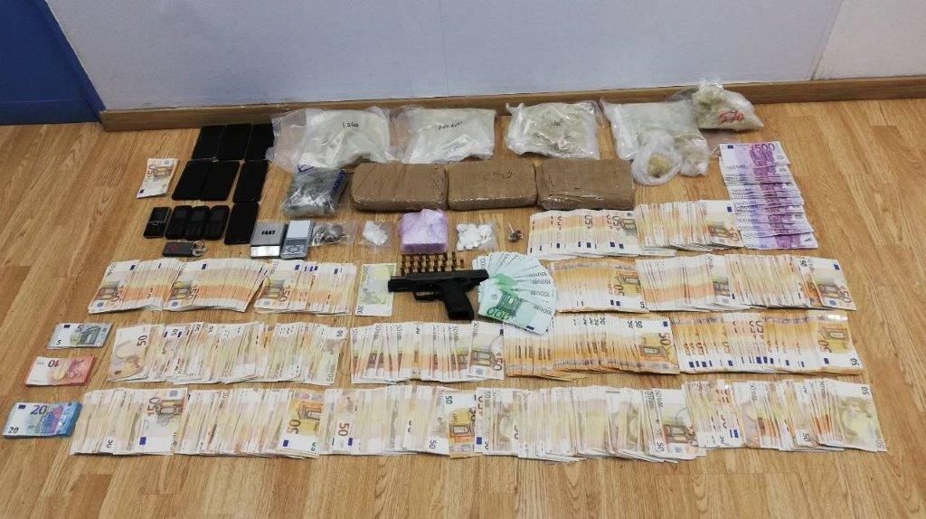 Πωλούσαν ναρκωτικά μέσα σε σχολεία