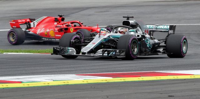 Κόκκινο άλογο εναντίον ασημένιου βέλους