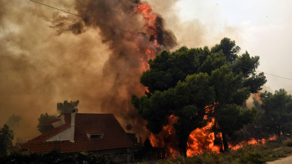 Μαρτυρία : Ο άνθρωπος που «τράβηξε» το σπίτι του να περικυκλώνεται από φλόγες