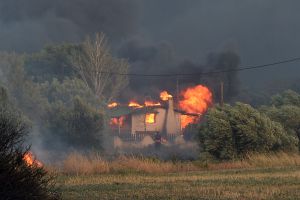 Εκατοντάδες εγκλωβισμένοι σε εστιατόριο της Ραφήνας