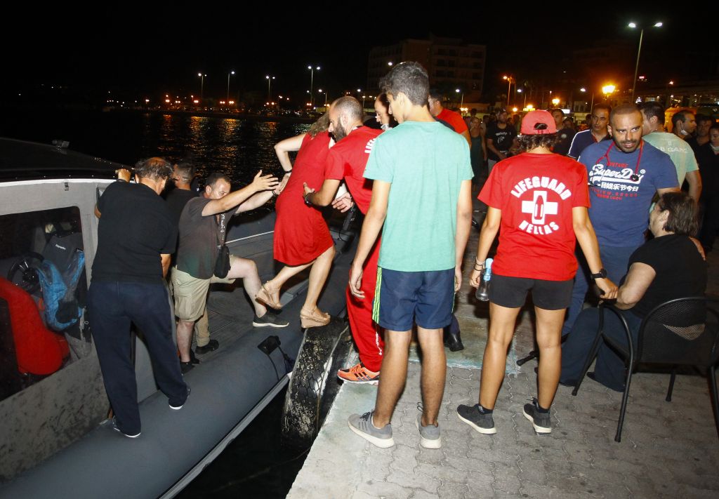 Δεκάδες άτομα περισυνελέγησαν από πλωτά σκάφη