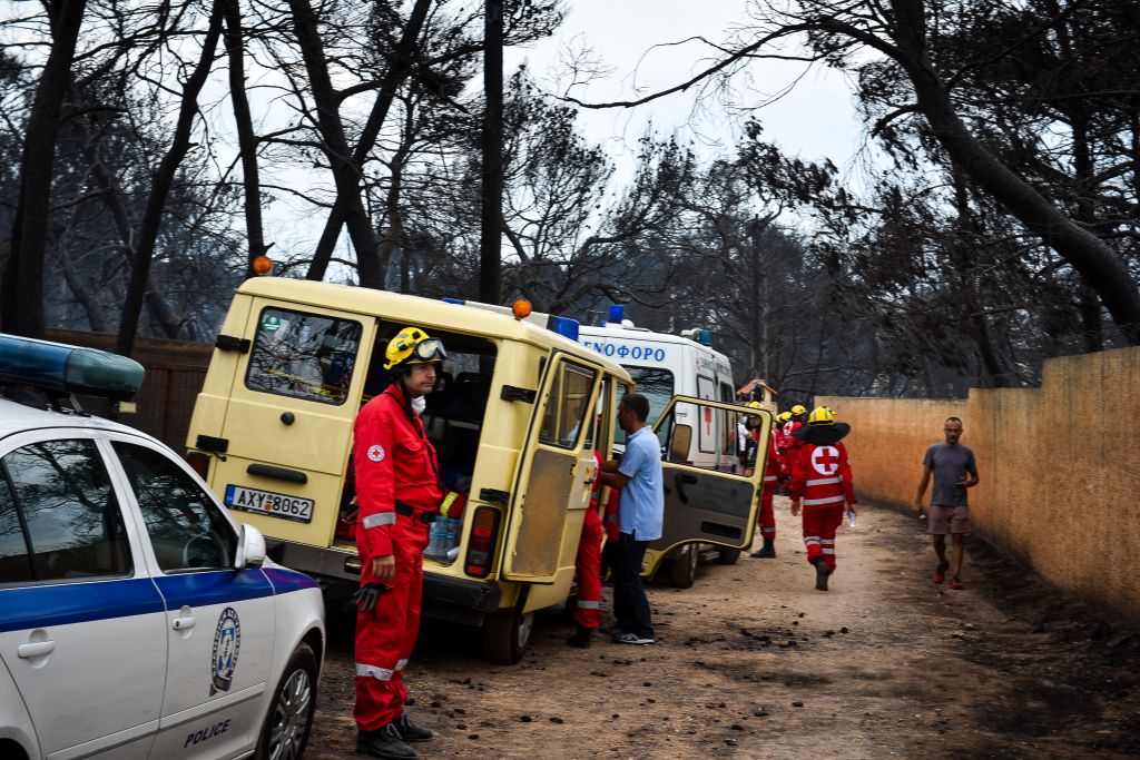 Δύο τραυματίες πυροσβέστες σε πυρκαγιά στη Μυτιλήνη