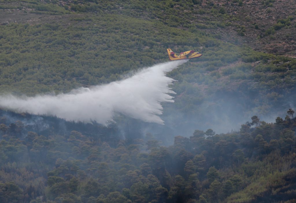 Bloomberg: Ενδιαφέρον της Ελλάδας για αγορά πυροσβεστικών αεροσκαφών