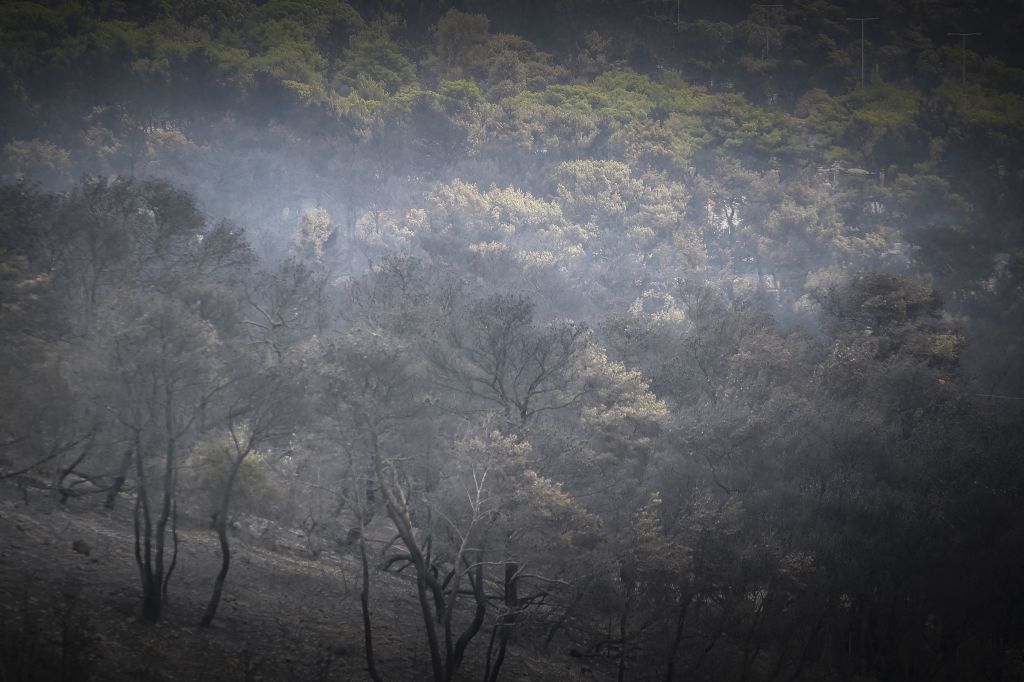 Εκκενώνονται τρεις οικισμοί στο Λουτράκι και η κατασκήνωση στο Αλεποχώρι