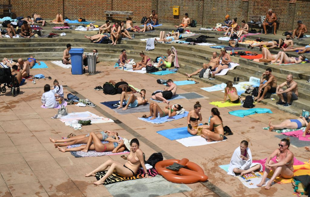 Καύσωνας και πυρκαγιές στη βόρεια Ευρώπη