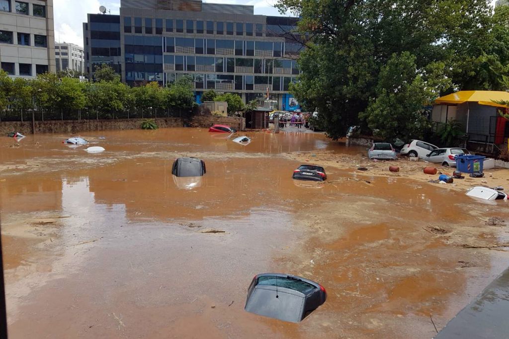 Πνίγηκε το Μαρούσι από καταιγίδα – Βυθίστηκαν δεκάδες αυτοκίνητα σε πάρκινγκ