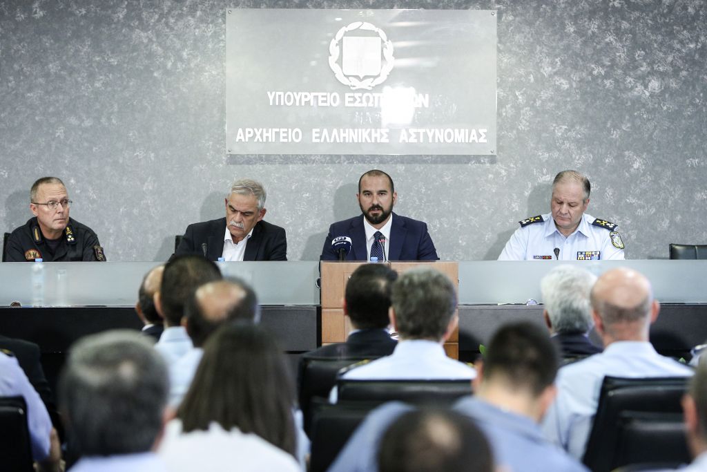 Τα αναπάντητα ερωτήματα μιας συνέντευξης παρωδίας