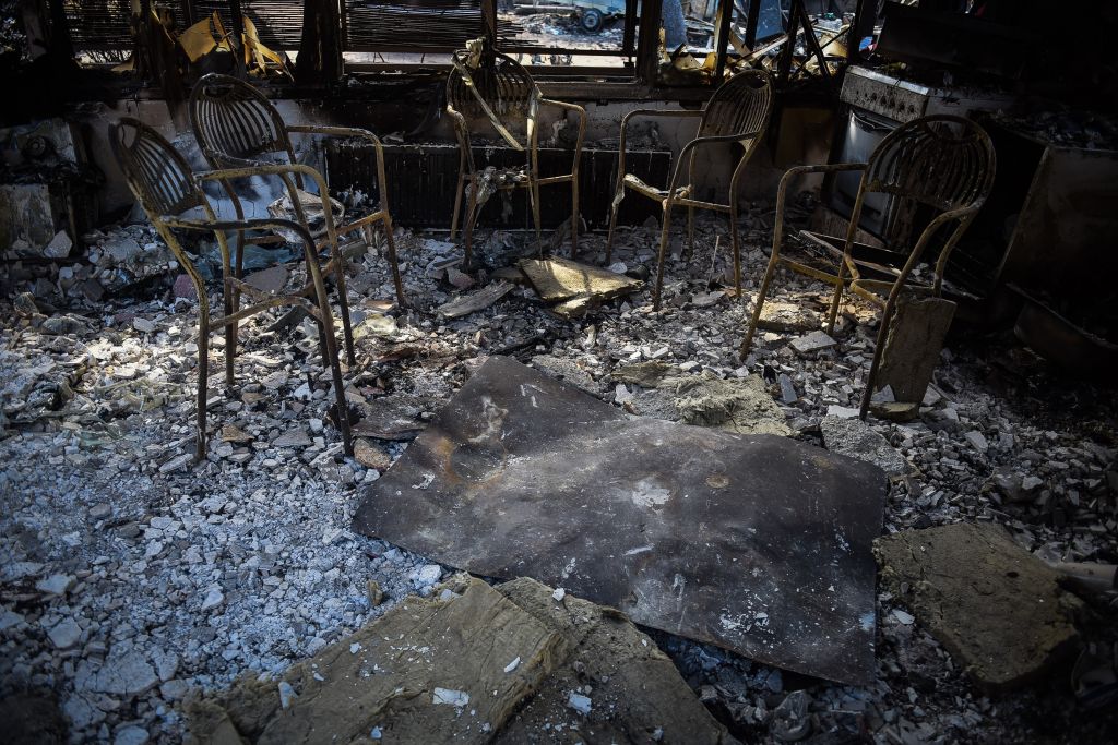 Μάτι: Μια πόλη φάντασμα – Οδοιπορικό στις καμένες περιοχές