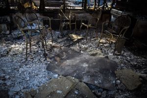 Μάτι: Μια πόλη φάντασμα – Οδοιπορικό στις καμένες περιοχές