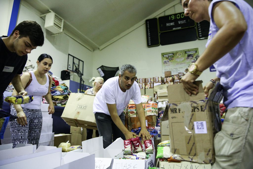 Χίλια κιβώτια ανθρωπιστική βοήθεια από την Κύπρο στους πυρόπληκτους