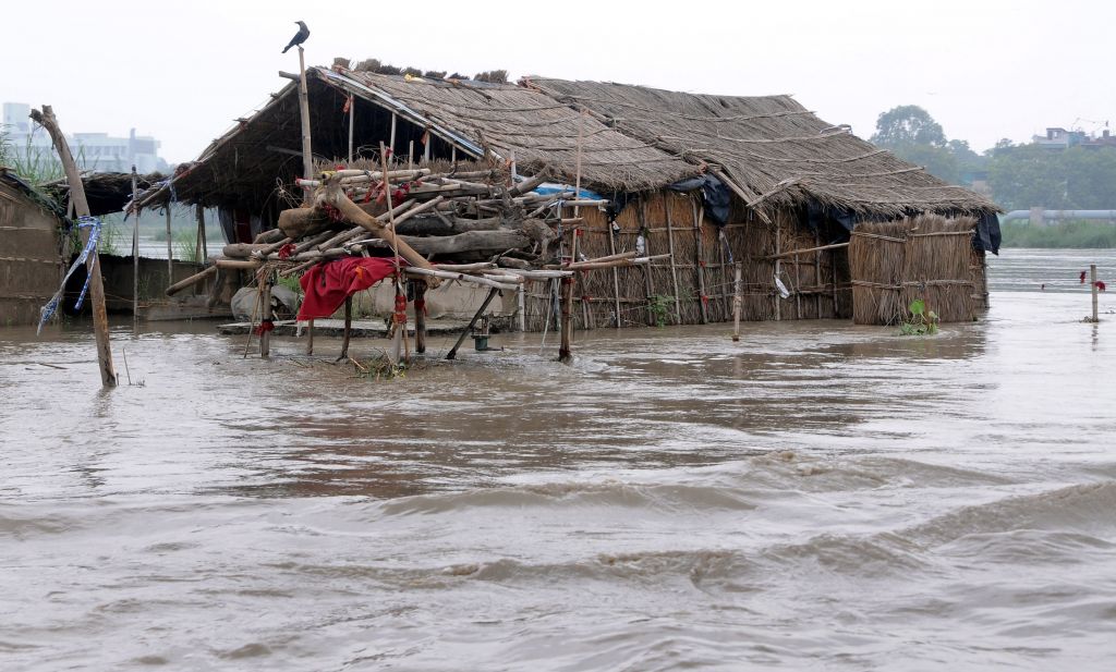 Πλήττεται η Ινδία από σφοδρές βροχοπτώσεις – Στους 49 οι νεκροί