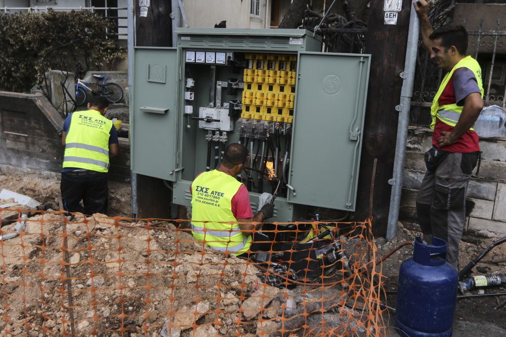 Δράση ΔΕΔΗΕ-ΥΠΕΝ για επανηλεκτροδότηση κτισμάτων στα καμμένα