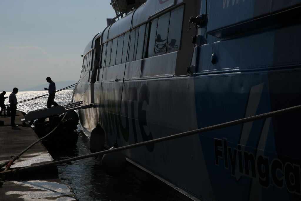 Προσέκρουσε στο λιμάνι της Ραφήνας το FlyingCat 4 με 215 επιβάτες