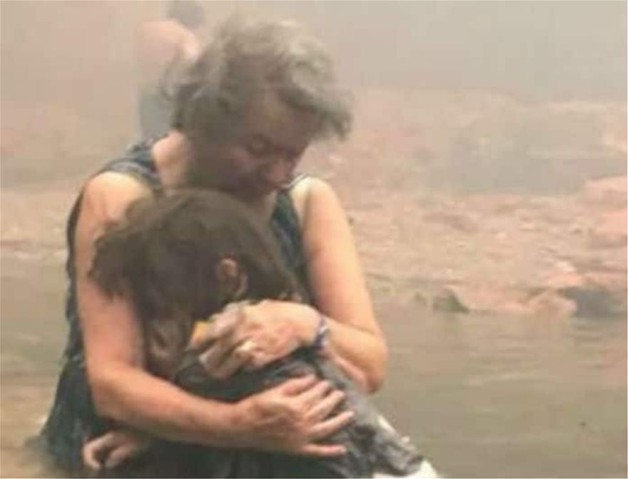 Φωτιά: Η συγκλονιστική ιστορία της γιαγιάς και του 9χρονου κοριτσιού