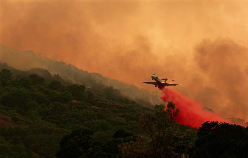 Ελπίδες για τη μάχη κατά των φονικών πυρκαγιών στην Καλιφόρνια