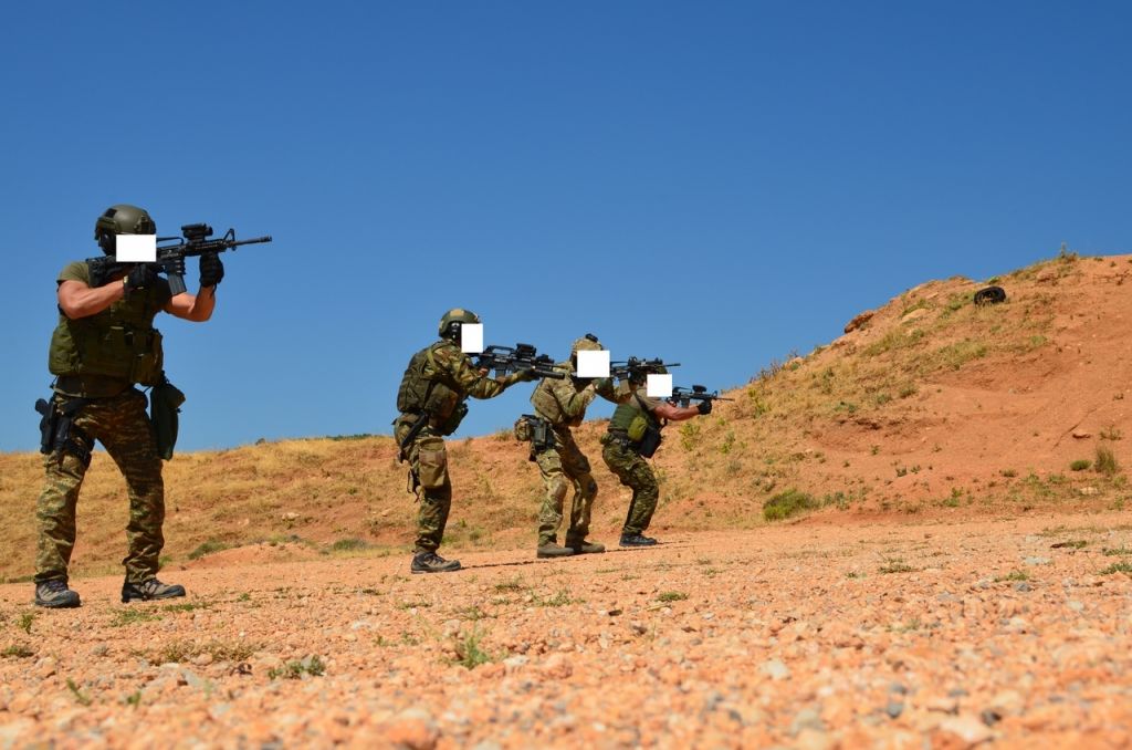 Κοινή άσκηση Ελλήνων και Aμερικανών καταδρομέων (Φώτο)