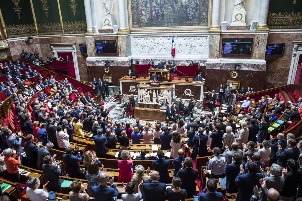 Γαλλία: Απορρίφθηκαν οι προτάσεις μομφής κατά της κυβέρνησης Μακρόν