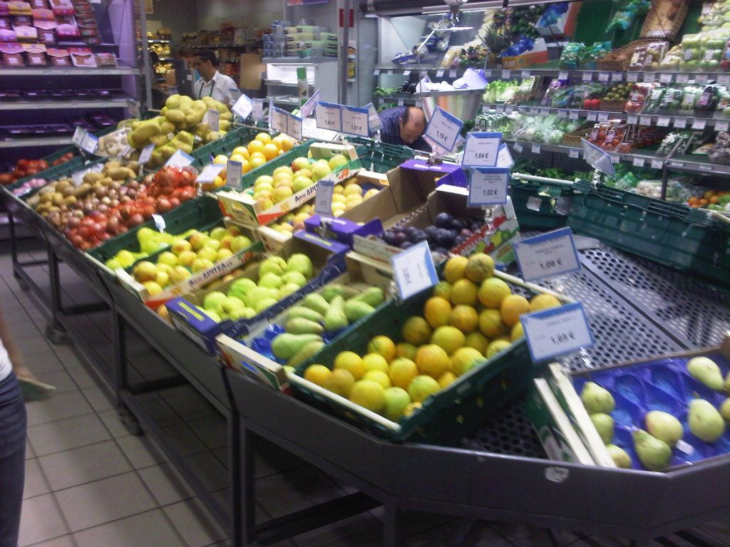 ΣΕΒ : Εως 300 ευρώ κερδίζουν οι καταναλωτές από εκπτώσεις και προσφορές