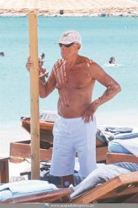 Ματιές μέσα από τις μεγάλες τζαμαρίες