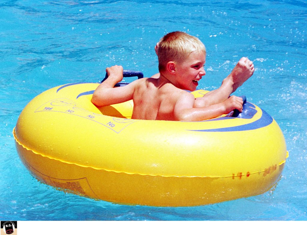 Γιατί τα παιδιά προτιμούν το μπάνιο σε πισίνα;