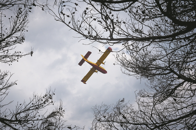 «Eπρεπε να σταλούν εγκαίρως εναέρια μέσα στο Νταού»