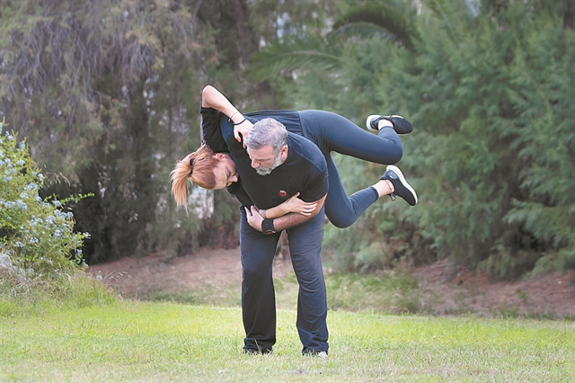 Μαθήματα αυτοάμυνας και πάλης σε εφοριακούς!