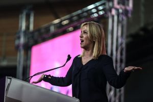 Η «εξαφανισμένη» Ρένα Δούρου επιτίθεται σε όσους την επικρίνουν