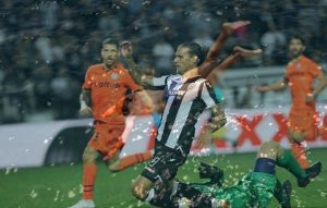 Τόσος ντόρος για μια «βουτιά» τον Αύγουστο